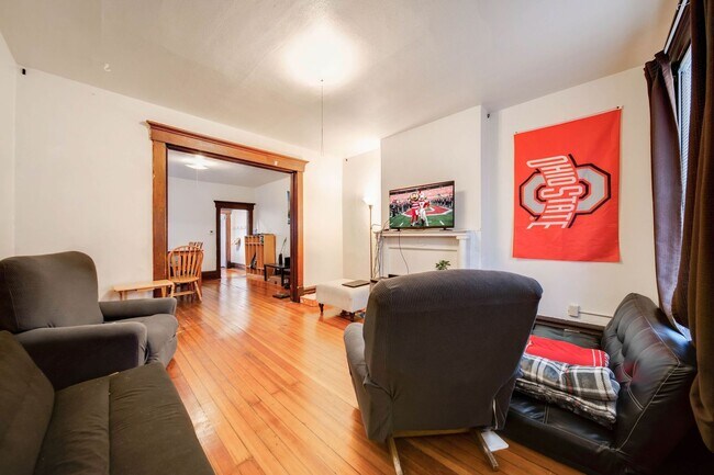 Photo - Prime Location 4BR house just off High St!