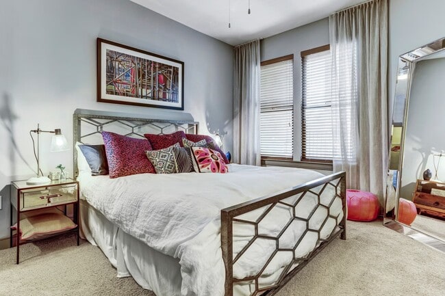 Photo - Skyline Views + Exclusive Resident Perks! Unidad GUK