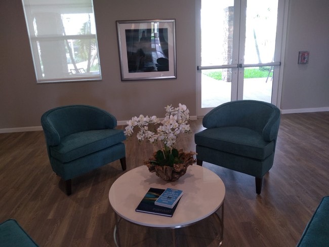 Photo - Douglas Gardens V - NO VACANCY