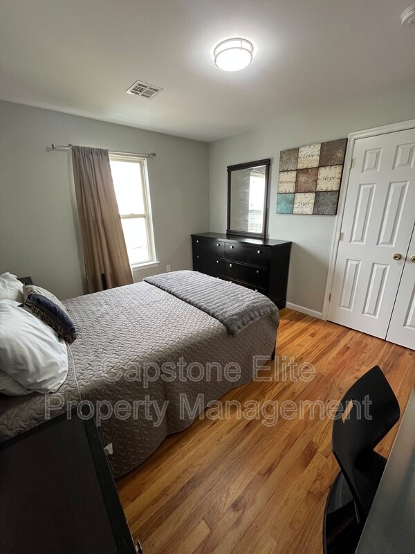 255-257-257 New Jersey Railroad Ave Unidad 2 - 2  Standard Hallway (East)