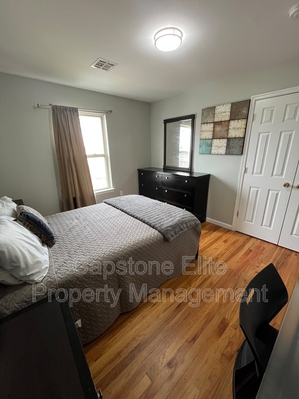 Photo - 255-257-257 New Jersey Railroad Ave Unit 2 - 2 Standard Hallway (East)