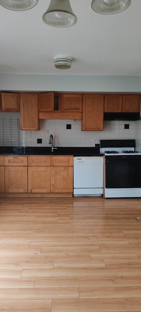 Photo - 1122 N Boxwood Dr