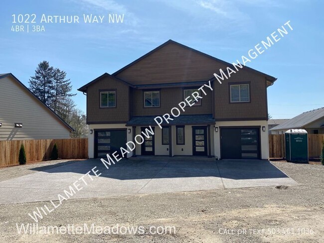 Newer 4 Bedroom Duplex in West Salem! Beau... - Newer 4 Bedroom Duplex in West Salem! Beau... Apartment