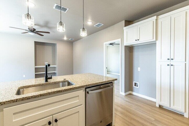 Photo - 1607 Avenue O