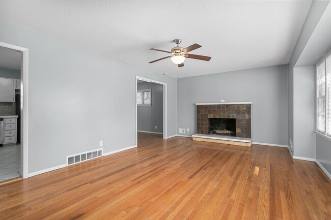 Photo - 908 SW 6th St
