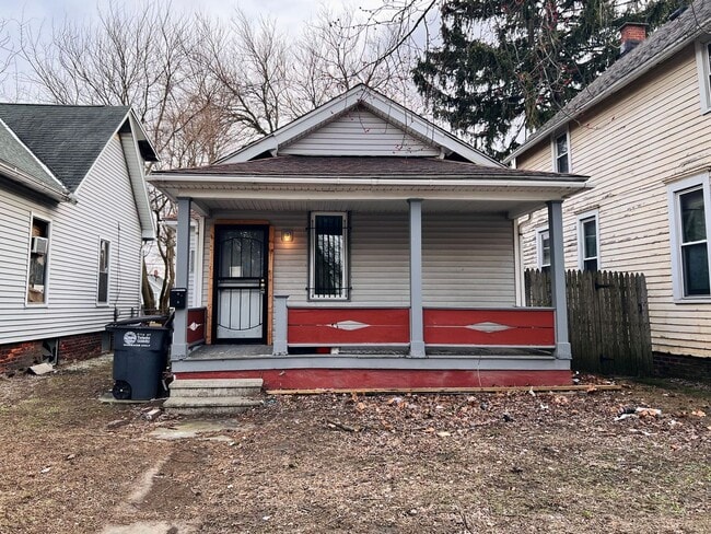 Building Photo - 2 Bedroom House