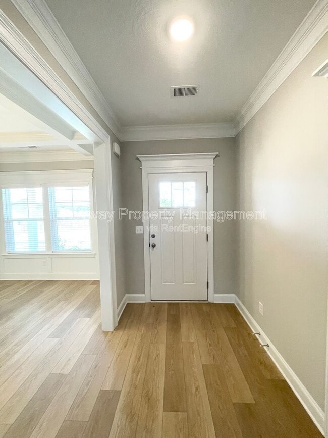 Photo - 410 Longford St