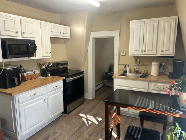 Building Photo - 35 Grove St