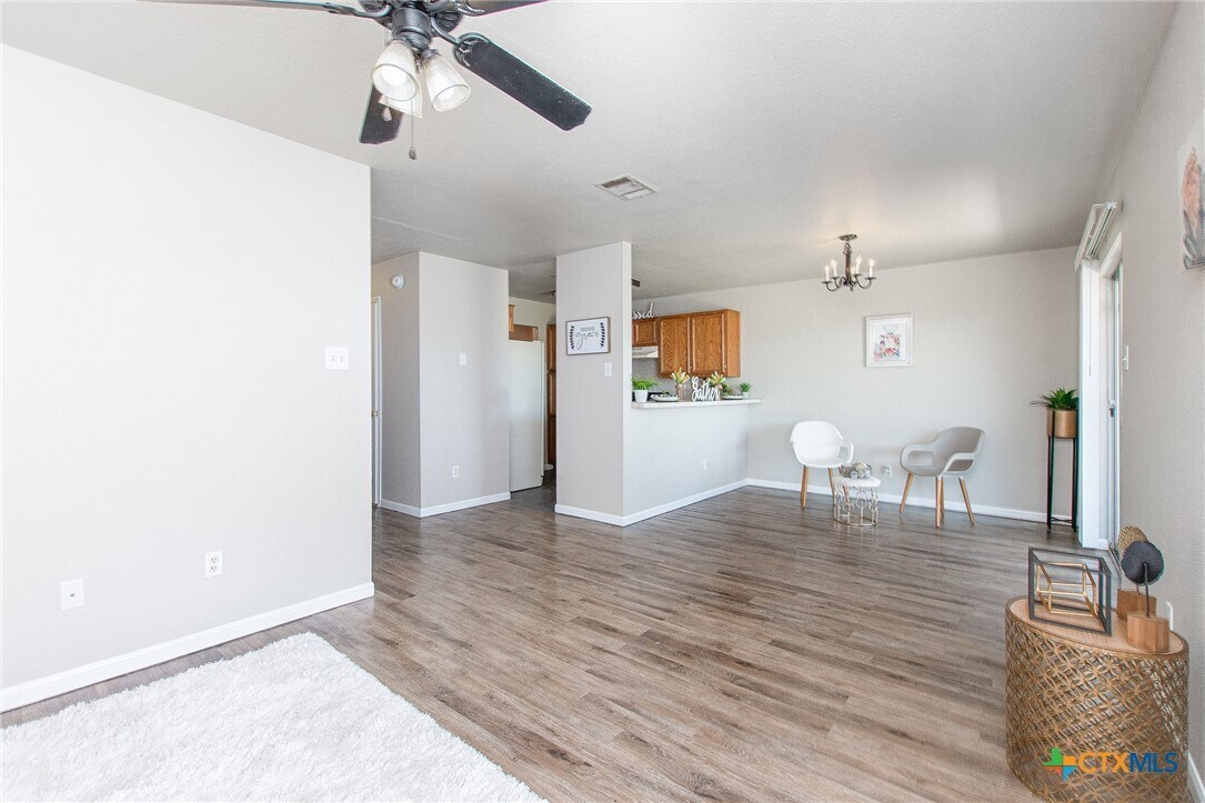Photo - 402 Deloris Dr