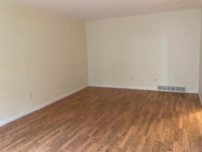 living - 922 S Lake St Unit 1