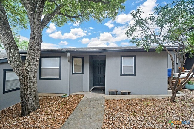 Building Photo - 663 Floral Ave Unit A3 Rental