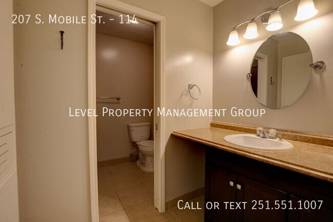 Photo - 207 S Mobile St