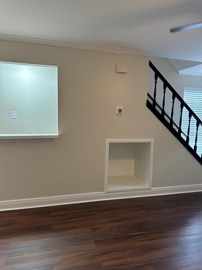 Photo - 421 Longwood Ct Unit A