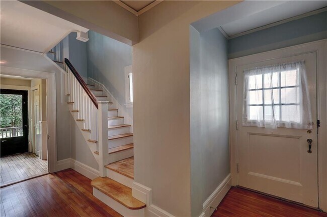 16 Elton St