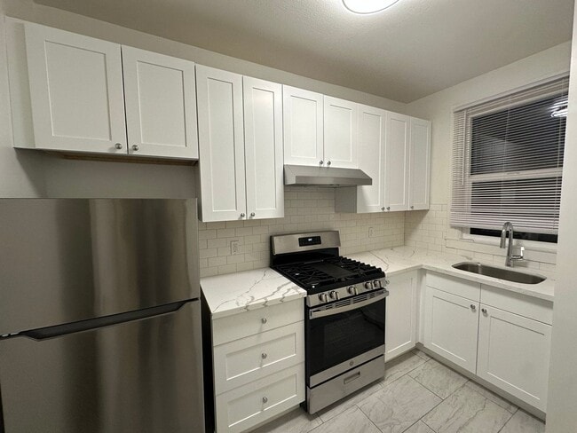 Building Photo - 758 Jackson St Unit 205