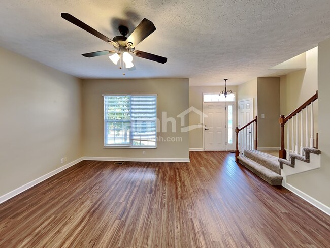 Photo - 102 Fairgrove Cir