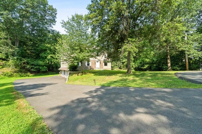 Photo - 215 Oak Ave