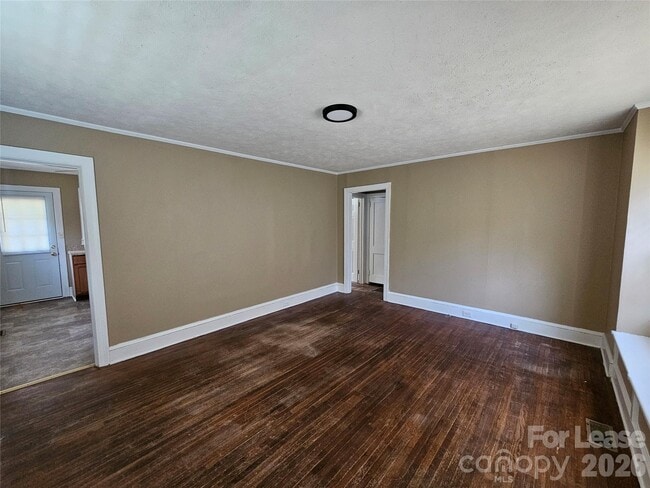 Photo - 67 Grattan Dr NE