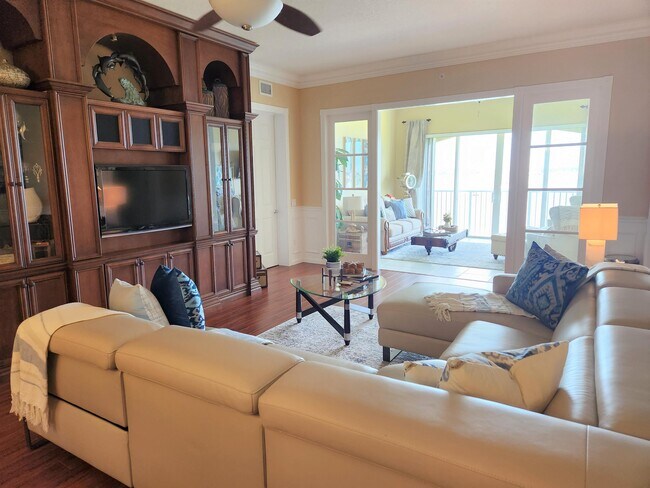 31 Harbour Isle Dr W Unit Ph01