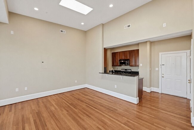 Photo - Columbia Heights Penthouse Condo | 1 Bed | 1 Bath | 600 Sf Unit 407