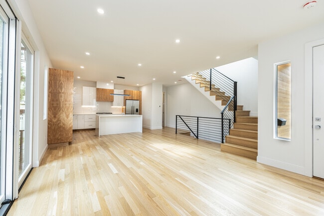Building Photo - 95 Griswold St Rental