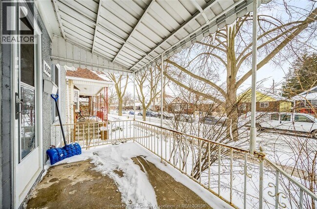 Photo - 1153 Gladstone Ave