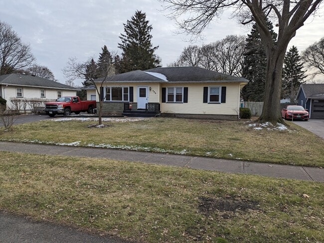 Photo - 486 Brookview Dr House
