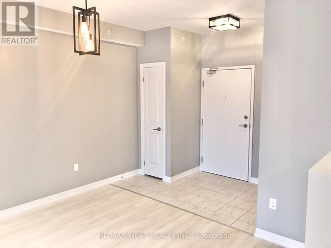 Photo - 304 Essa Rd Unit 305