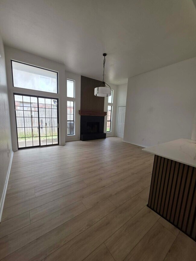 Photo - HF:2307 N Lincoln Ave