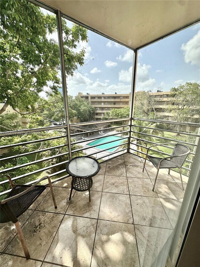 4111 Stirling Rd Unit 408