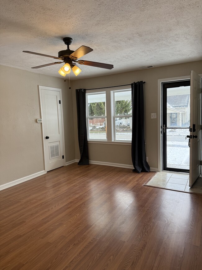 Photo - 509 E Mill St