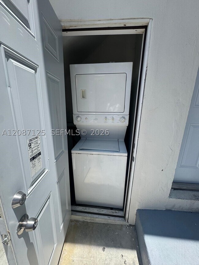 Photo - 2210 NW N River Dr Unit 2