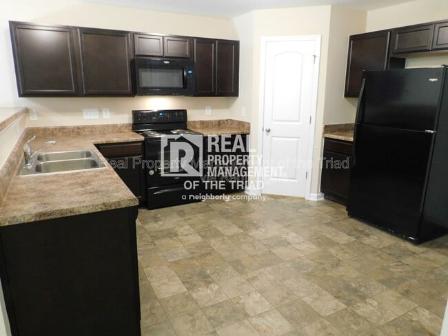 Photo - 10 Loblolly Ct