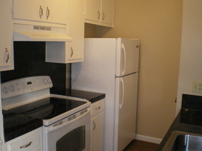 Photo - Great Looking 2bd / 1bth 2 Story Condo!