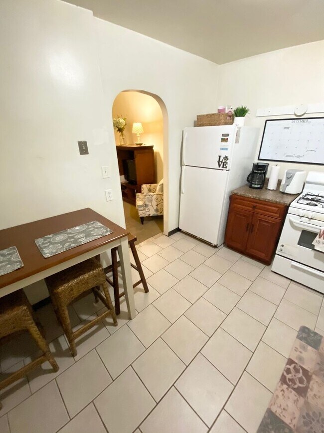 Photo - Spacious 3 or 4 Bedroom 2 Bathroom Available in Oakland, Modern Updates and Great Front Porch and...