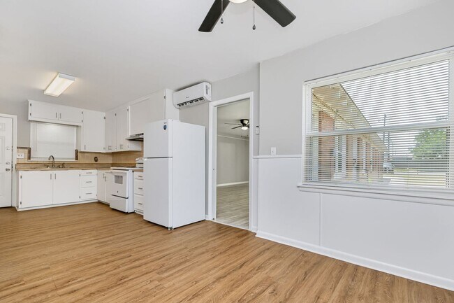 Photo - 2304 SW 8th Ave Unit 2304 SW 8th Ave #4
