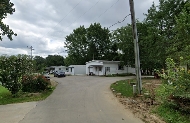 Building Photo - Available Now – 2 Bed / 1 Bath Apartment at Bunker Hill Mobile Home Community Unit Lot 5