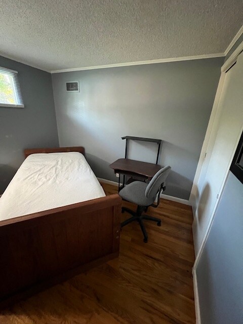 Photo - 240 Greenaway Dr