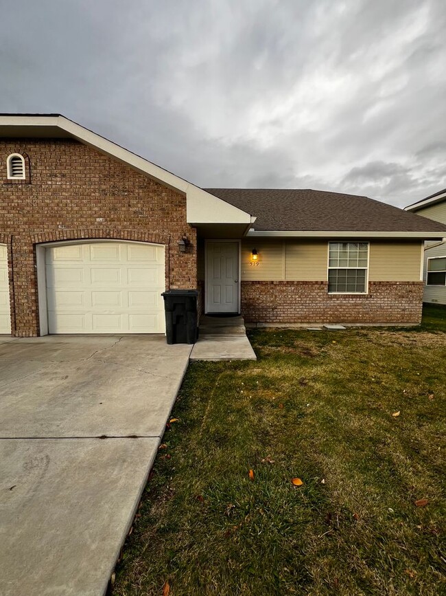 Building Photo - S519 Unit 519