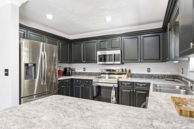 Building Photo - 1651 Suwanee Dr