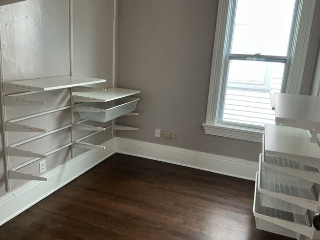 2617 S Howell Ave Unit upper