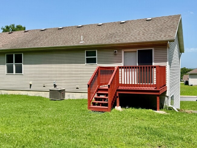 Photo - 210 Forest Ln