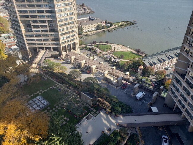 Photo - 7000 Boulevard E Unit 34A