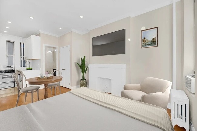 Building Photo - 220 Sullivan St