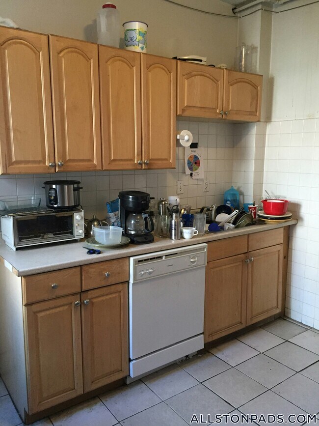 Photo - 18 Glenville Ave Unit 2