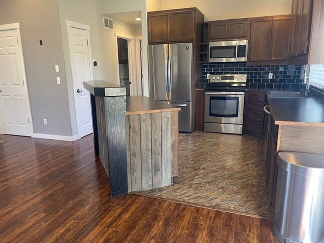 Photo - 1604 N Lea St