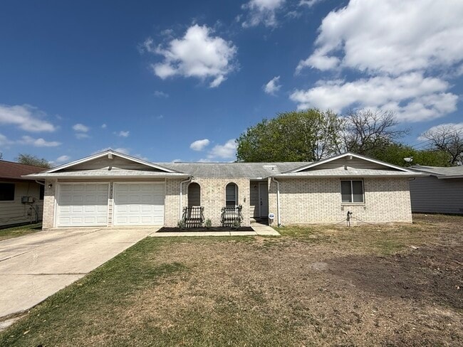 Building Photo - 5015 David Scott Dr