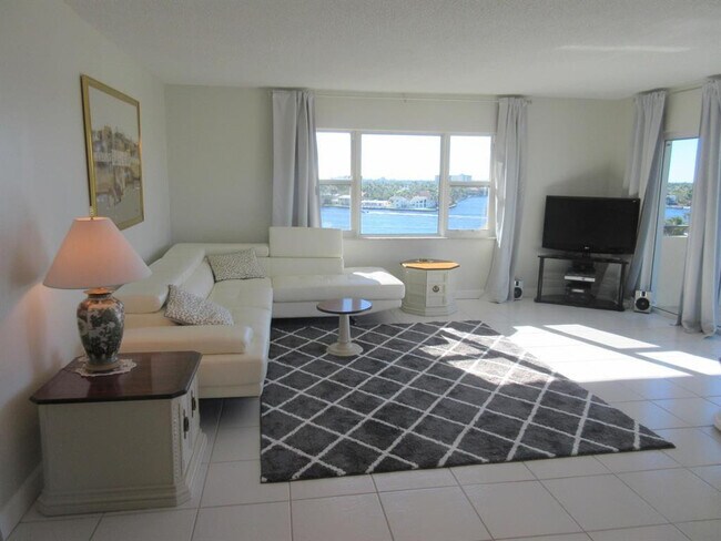 Building Photo - 1200 Hibiscus Ave Unit 801