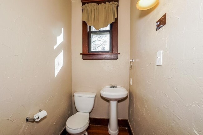 Photo - 711 Garfield St