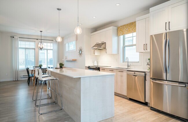 Photo - 1708 King George Blvd